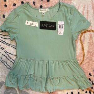 Planet Gold Green Short Sleeve Tee. NWT. Medium.